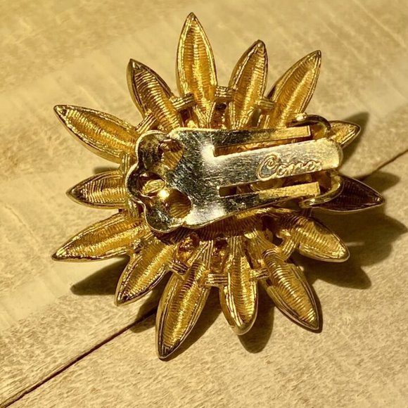 CORO Vintage Chic Signed Gold Tone Flower Rhinestone Clip Back Earrings Classic - Picture 5 of 10